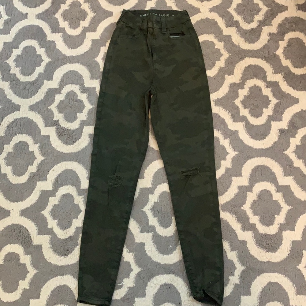 camo ripped knee size 0 jeans